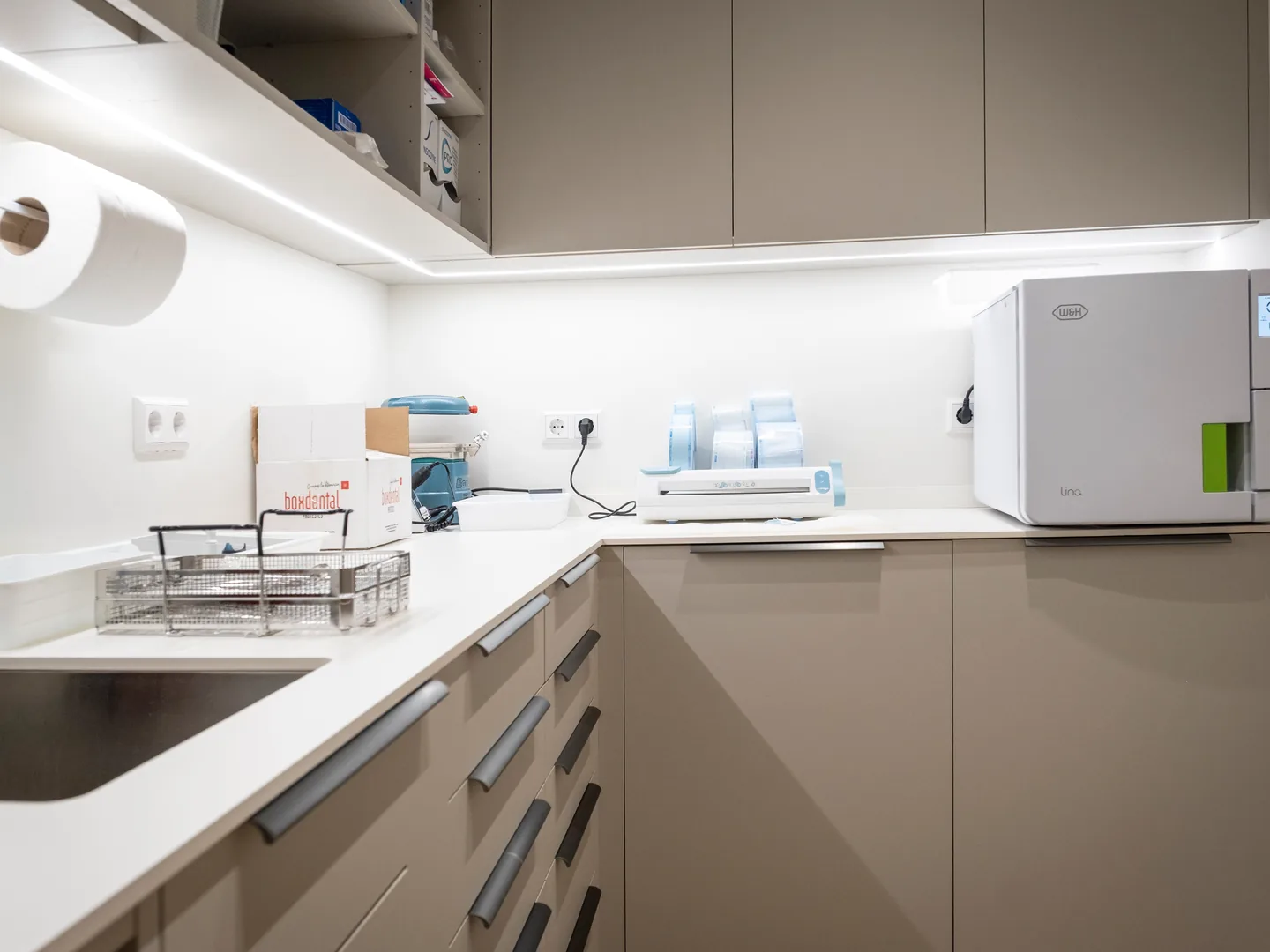 Sala de preparación y esterilización de material dental en Tremp