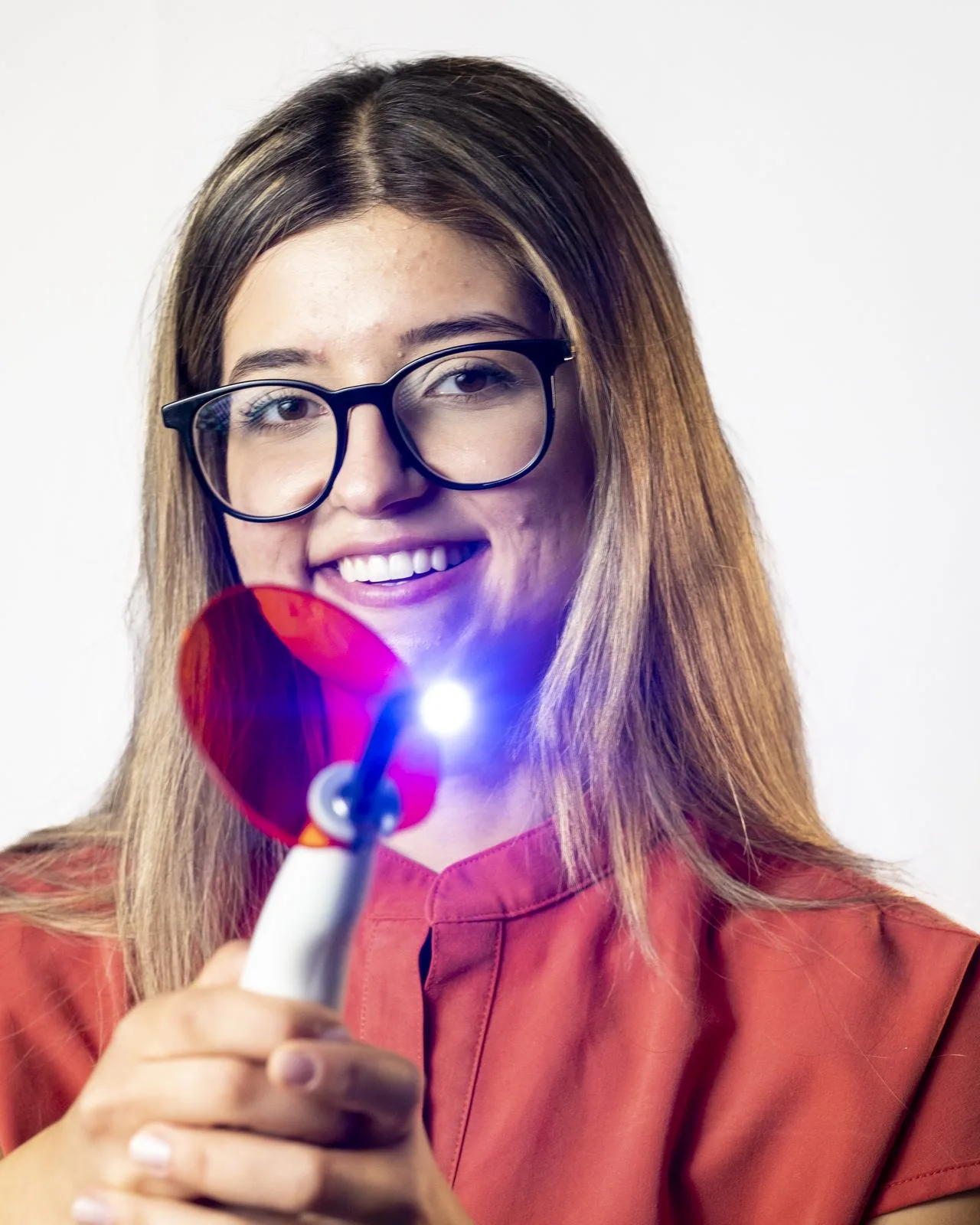 Valoració de llum i color per a un tractament d’estètica dental